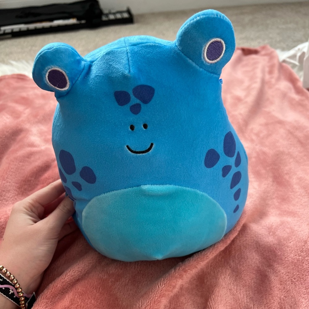 Blue frog, squish, mellow